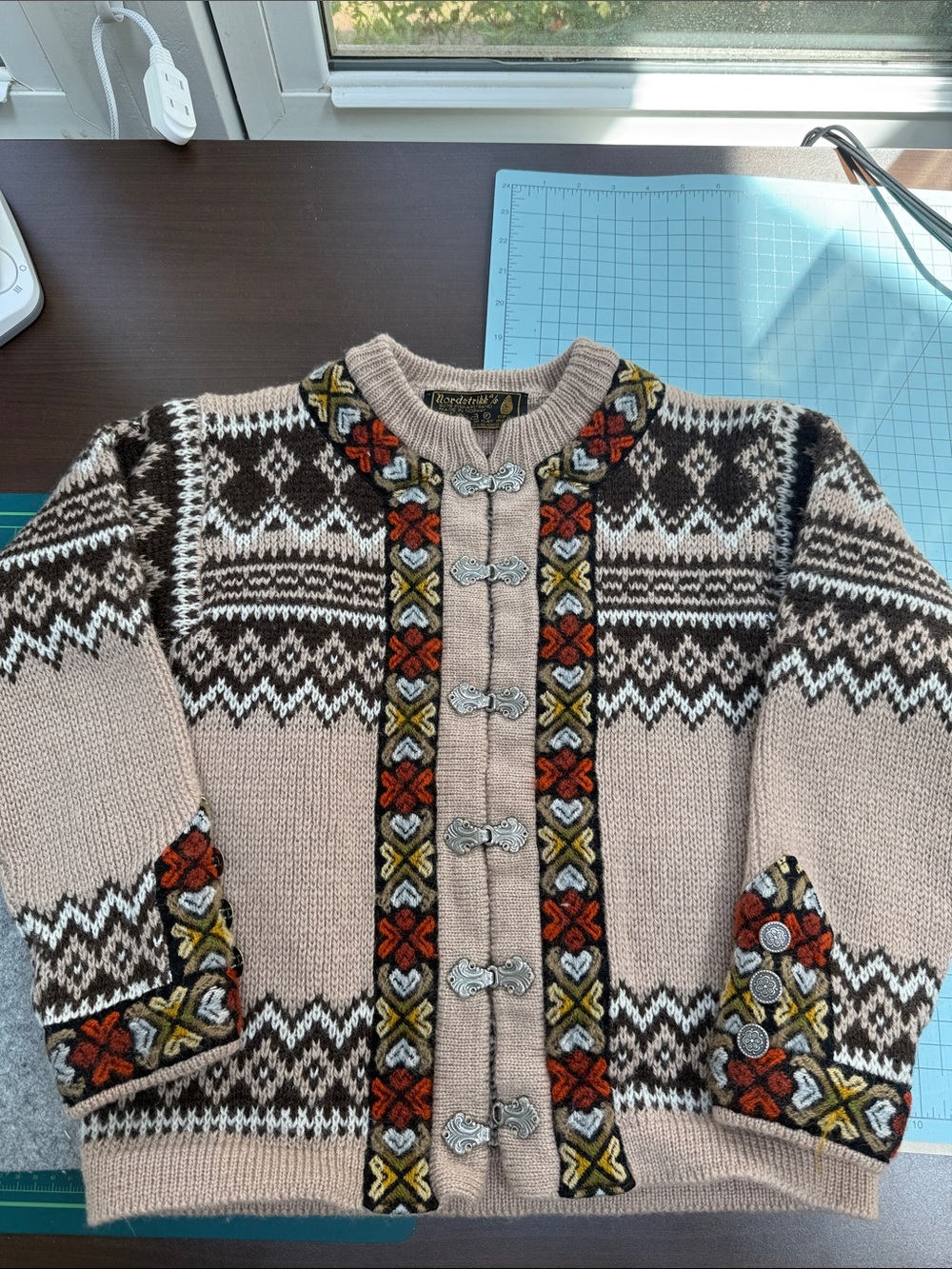 Beige Nordstrikk Nordic-Style Kids Cardigan Sweater Girls Sz 8